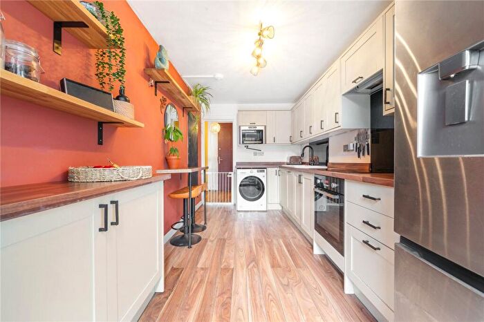 2 Bedroom End Of Terrace House For Sale In Manaton Close, Nunhead, London, SE15