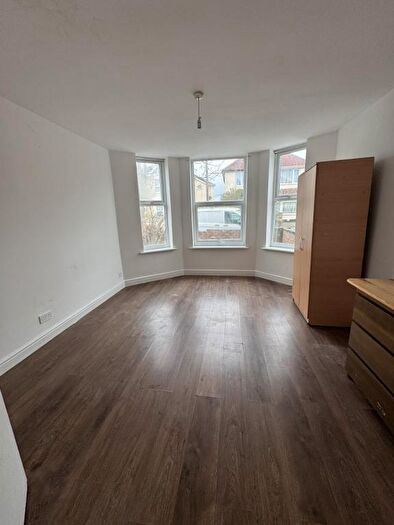 2 Bedroom Flat To Rent In Ampthill Road, Southampton, SO15
