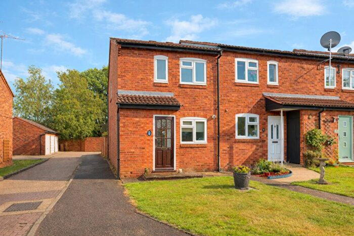 2 Bedroom End Of Terrace House For Sale In Runcie Close, St Albans, Herts, AL4