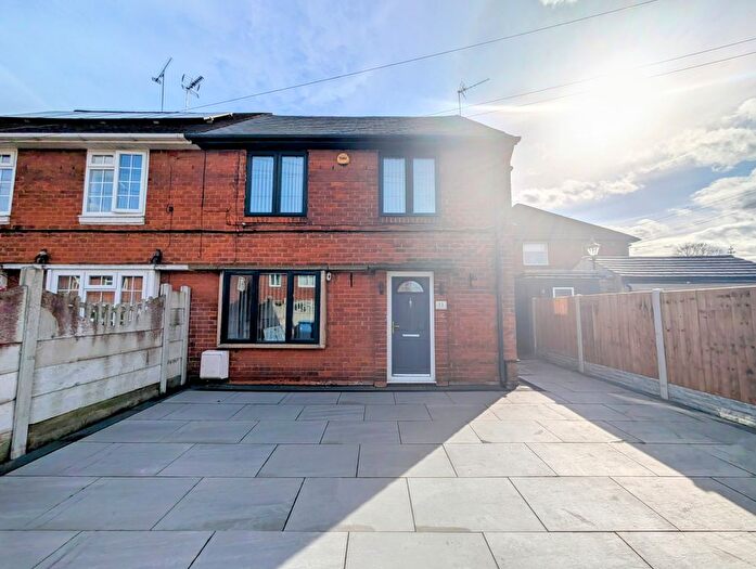 3 Bedroom Semi-Detached House To Rent In Edinburgh Walk, Worksop, S80