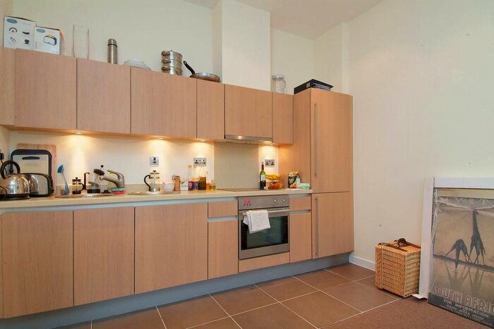1 Bedroom Flat To Rent In Bromyard House, Acton, London, W3