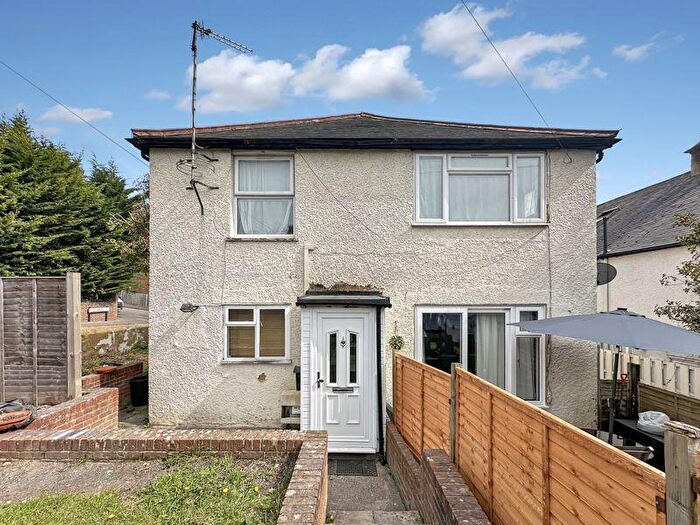 2 Bedroom Flat To Rent In Peterborough Avenue, High Wycombe, HP13