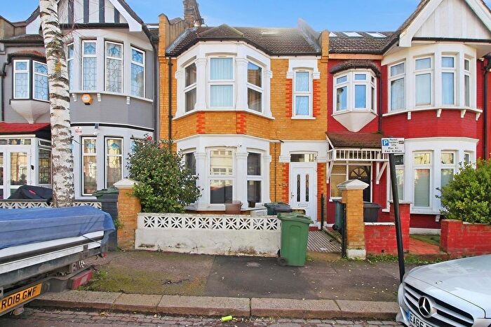 2 Bedroom Flat To Rent In Colchester Road, Leyton, E10
