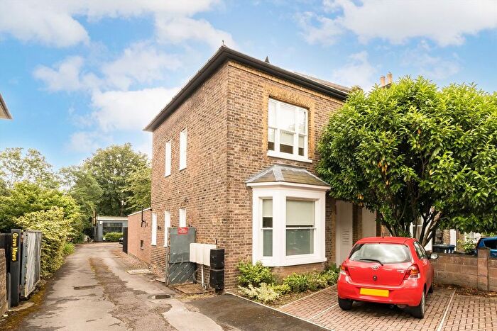 2 Bedroom Flat To Rent In The Grove, London, W5