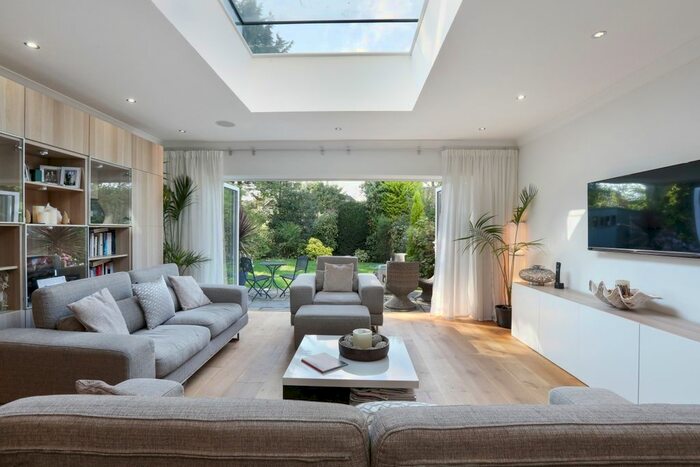 4 Bedroom Detached House To Rent In Bolton Crescent, Windsor, SL4