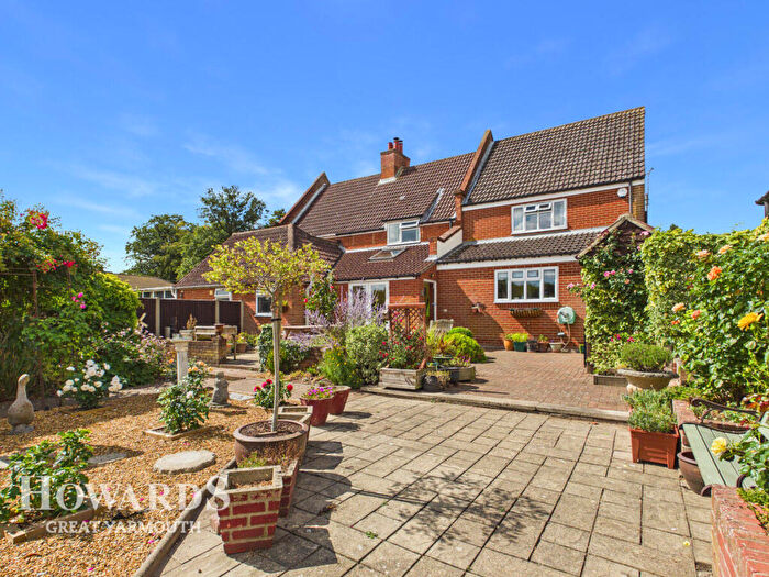 3 Bedroom Semi-Detached House For Sale In Rollesby Road, Fleggburgh, NR29