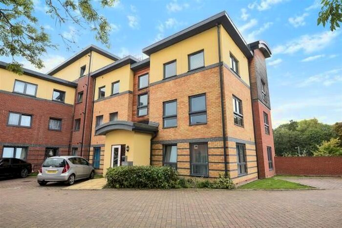 1 Bedroom Flat To Rent In Raven Close, Watford, WD18