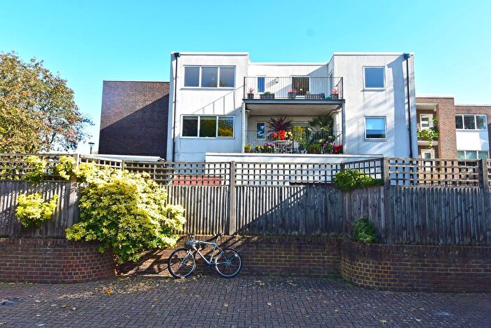 2 Bedroom Flat For Sale In Ashburnham Road, Meadowview Ashburnham Road, TW10