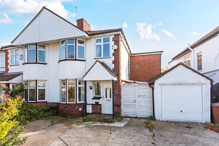 4 Bedroom Semi-detached House For Sale In Penshurst Avenue, Sidcup, DA15