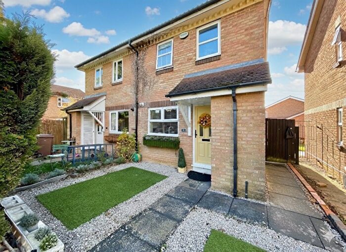 3 Bedroom Semi Detached House For Sale In Witley Green, Luton, Bedfordshire, LU2