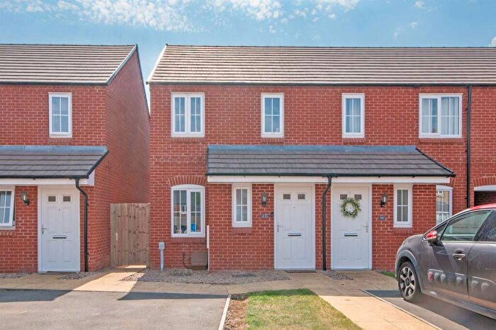 2 Bedroom End Of Terrace House For Sale In Otter Street, Rothwell, Kettering, NN14