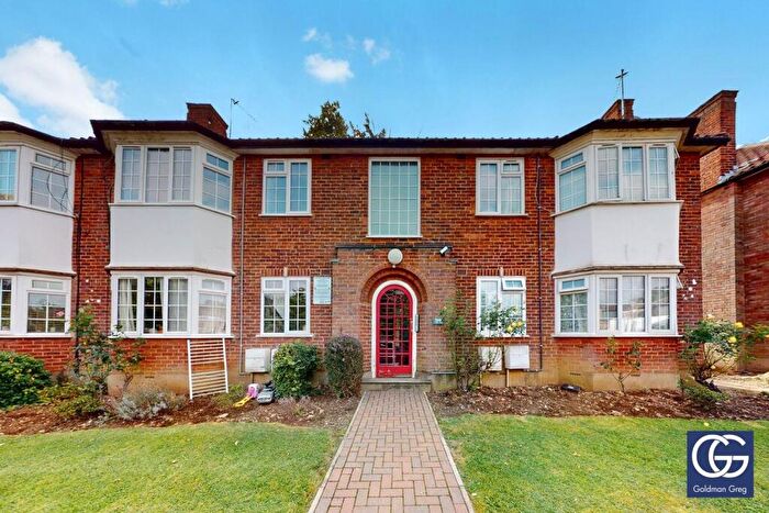 2 Bedroom Apartment To Rent In Grange View Road, London, N20