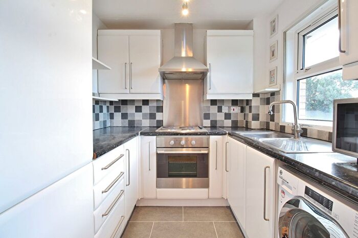 2 Bedroom Flat To Rent In Taylor Close, Hounslow, TW3