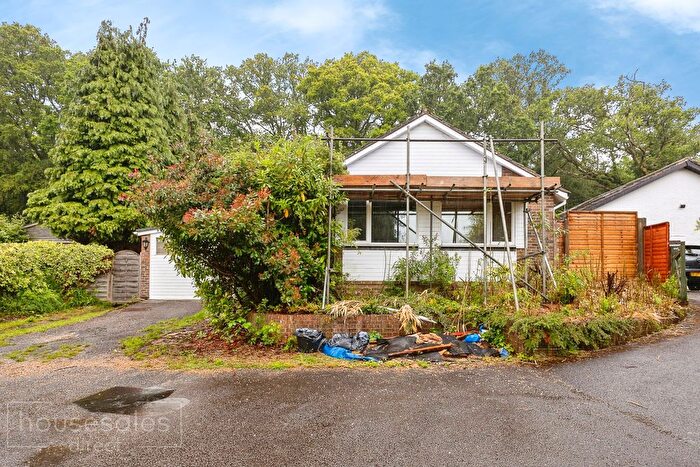 2 Bedroom Detached Bungalow For Sale In Carron Lane, Midhurst, GU29