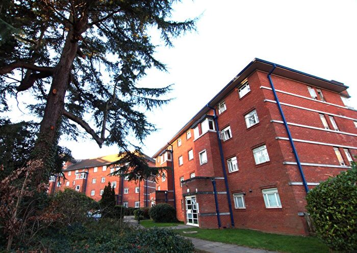 1 Bedroom Flat To Rent In Bourneside Crescent, Southgate, N14