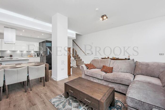 2 Bedroom Terraced House To Rent In Williamsburg Plaza, Poplar, London, E14