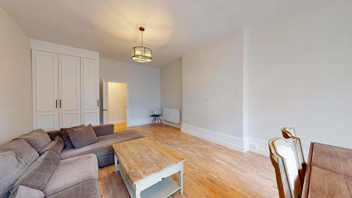 1 Bedroom Flat To Rent In Sinclair Road, London, W14