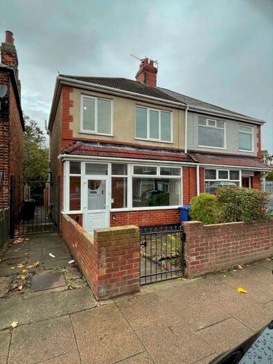 3 Bedroom Semi-Detached House To Rent In Chelmsford Avenue, Grimsby, DN34