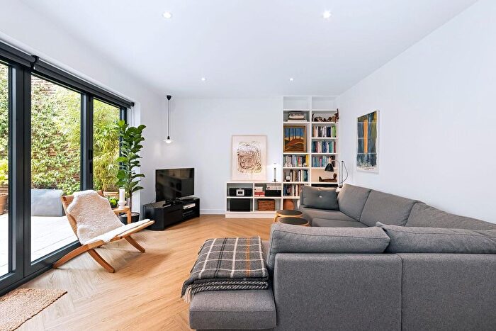 4 Bedroom Terraced House For Sale In Featherstone Mews, London, SE22