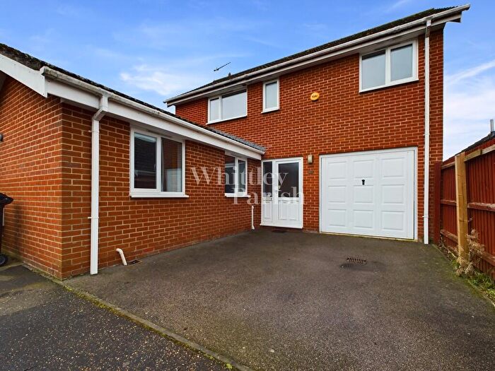 3 Bedroom Detached House To Rent In Linden Grove, Roydon, IP22