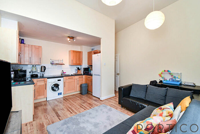 1 Bedroom Flat To Rent In Lowestoft Mews, Royal Docks, E16