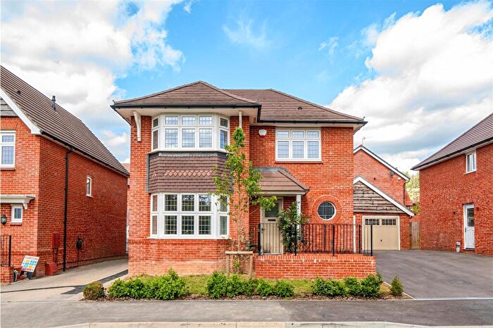 3 Bedroom House For Sale In Lowsley Farm Drive, Liphook, GU30