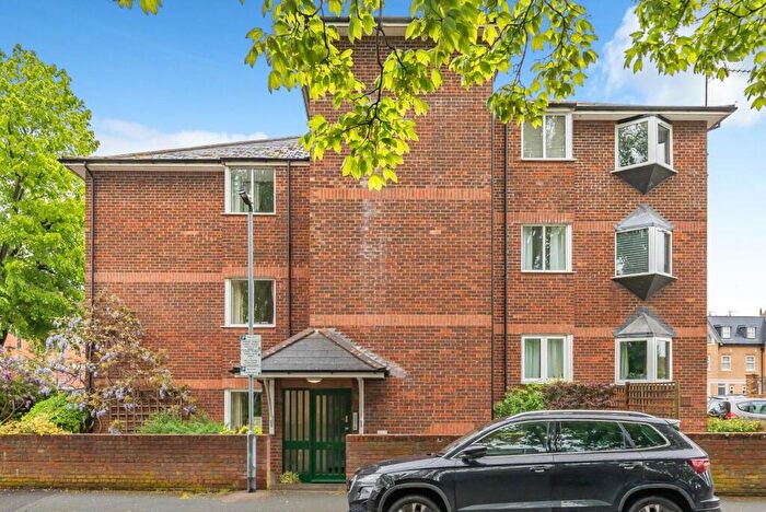 2 Bedroom Apartment To Rent In Warwick Court, Queens Road, SL4