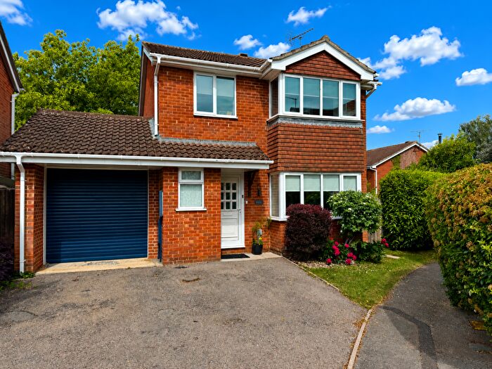 4 Bedroom Detached House For Sale In KIngfisher Road, Buckingham, MK18