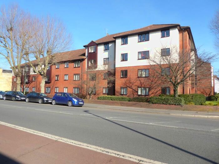 1 Bedroom Flat To Rent In Romana Court, Sidney Road, Staines, TW18
