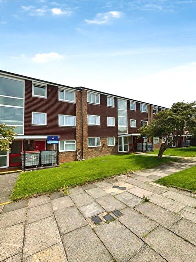 2 Bedroom Apartment For Sale In Fairfield Road, Dunstable, Bedfordshire, LU5