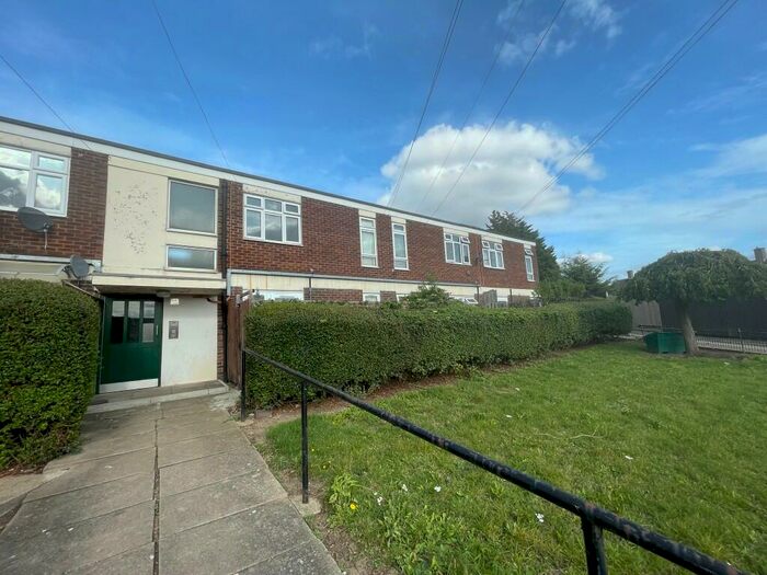 1 Bedroom Flat To Rent In Lowe Close, Chigwell, Essex, IG7