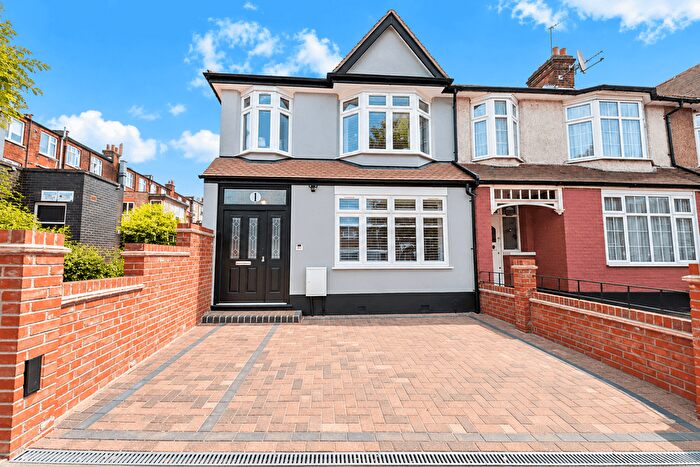 5 Bedroom Semi-Detached House To Rent In Elm Park Road, Winchmore Hill, London, N21