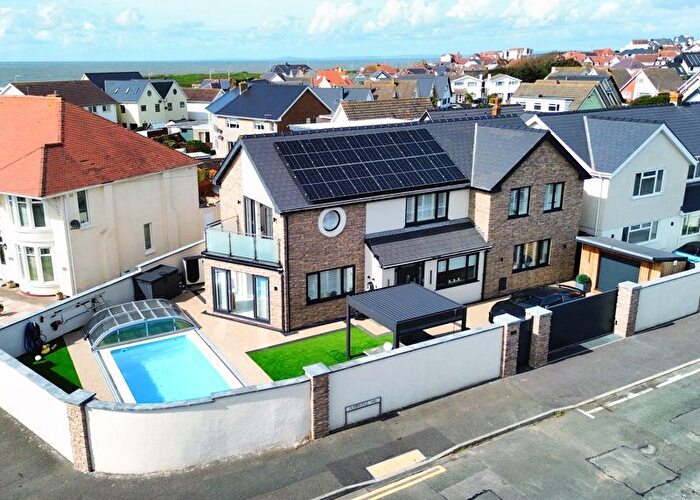 4 Bedroom Detached House For Sale In The Shielings Carlton Place, Porthcawl, CF36
