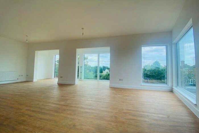 2 Bedroom Flat To Rent In Albany Court, Sittingbourne, ME10