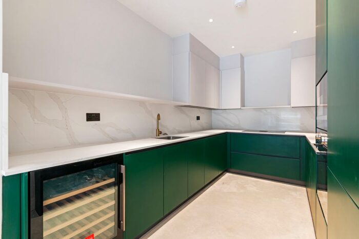 2 Bedroom Flat To Rent In Cockfosters Road, Barnet, EN4