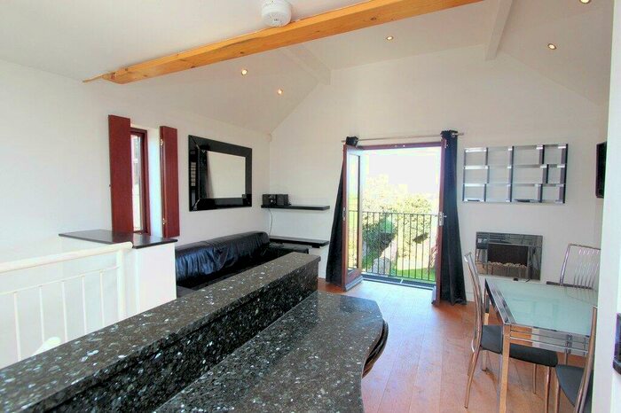 1 Bedroom Detached House To Rent In Huddersfield Road, Ingbirchworth, Sheffield, South Yorkshire, S36