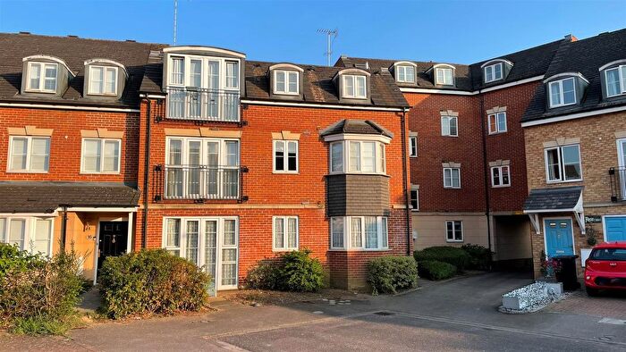 2 Bedroom Flat To Rent In Lindler Court, Leighton Buzzard, Bedfordshire, LU7