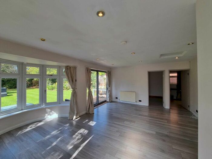 2 Bedroom Flat To Rent In Newmans Way, Barnet, EN4