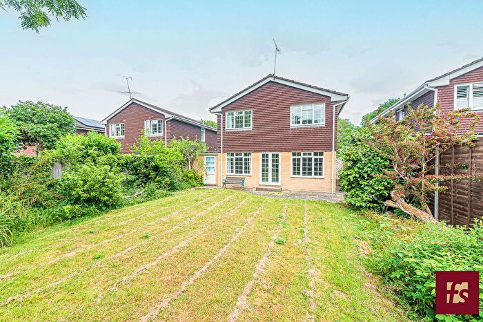 4 Bedroom Detached House For Sale In The Brambles, Crowthorne, RG45