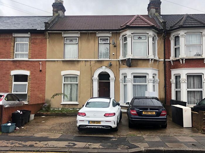 1 Bedroom Flat To Rent In Woodlands Road, Ilford, Essex, IG1