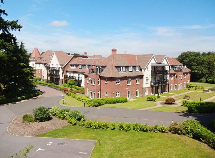 2 Bedroom Apartment To Rent In Beacon Crescent, Hindhead, Surrey, GU26