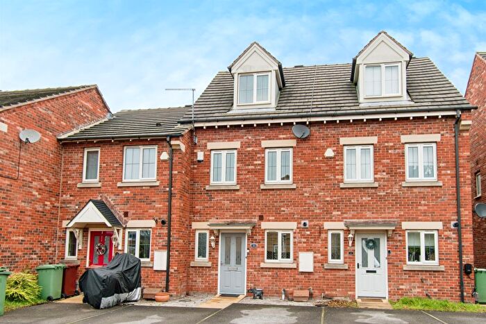 3 Bedroom Town House For Sale In Riverside Court, Featherstone, Pontefract, WF7