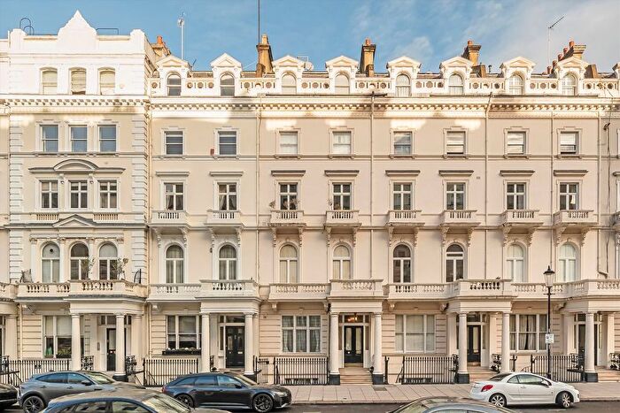 3 Bedroom Flat To Rent In Queens Gate Terrace, London, SW7