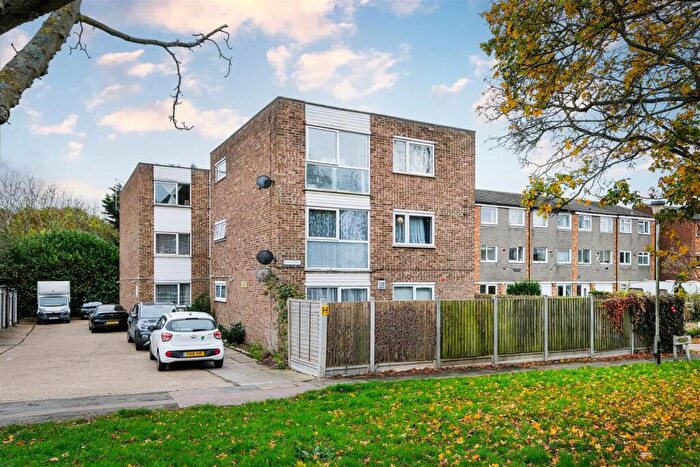 2 Bedroom Flat For Sale In Ronver Lodge, Chingford, E4