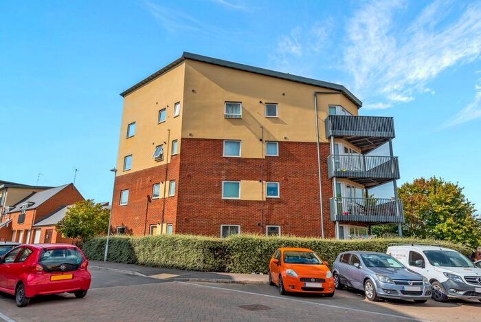 3 Bedroom Flat To Rent In Longhorn Avenue, Gloucester, GL1