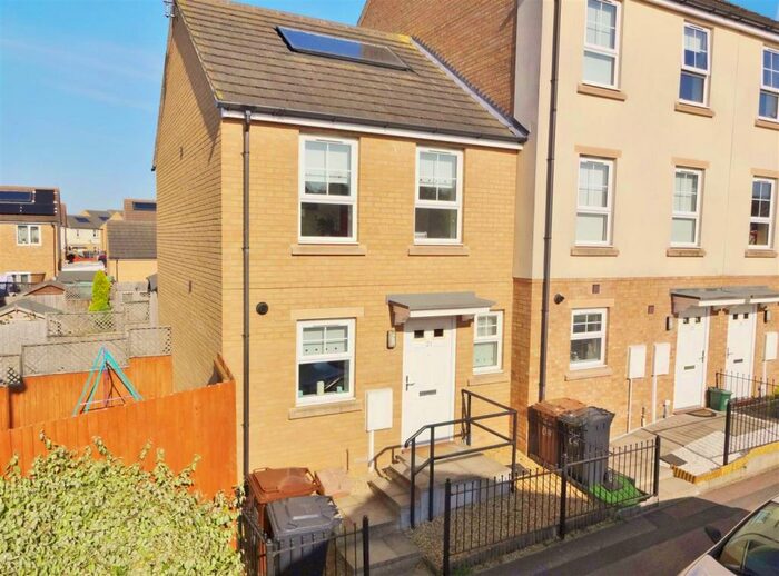 2 Bedroom Semi-Detached House To Rent In Gunnell Road, Corby, NN18