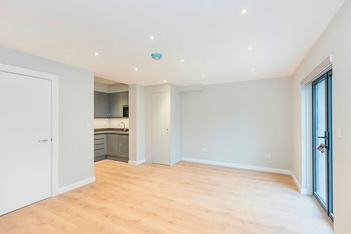 2 Bedroom Flat To Rent In Thane Villas, London, N7