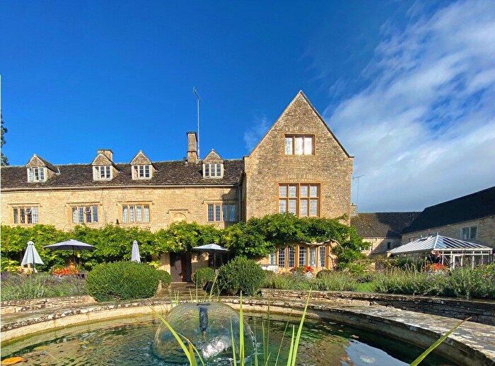 2 Bedroom Apartment For Sale In Shipton-under-Wychwood, Oxfordshire, OX7