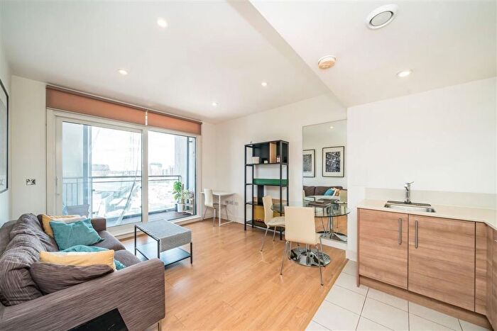 1 Bedroom Flat For Sale In Cornell Square, Nine Elms, SW8