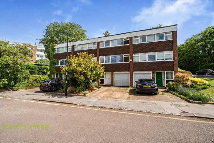 4 Bedroom House For Sale In Chichele Gardens, Croydon, Surrey, CR0